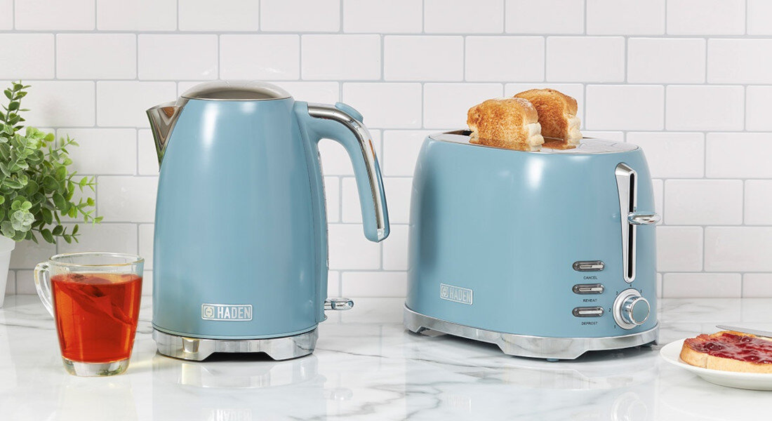 Czajnik HADEN Brighton HAD211842 Niebieski design tło prezentacja wizualizacja