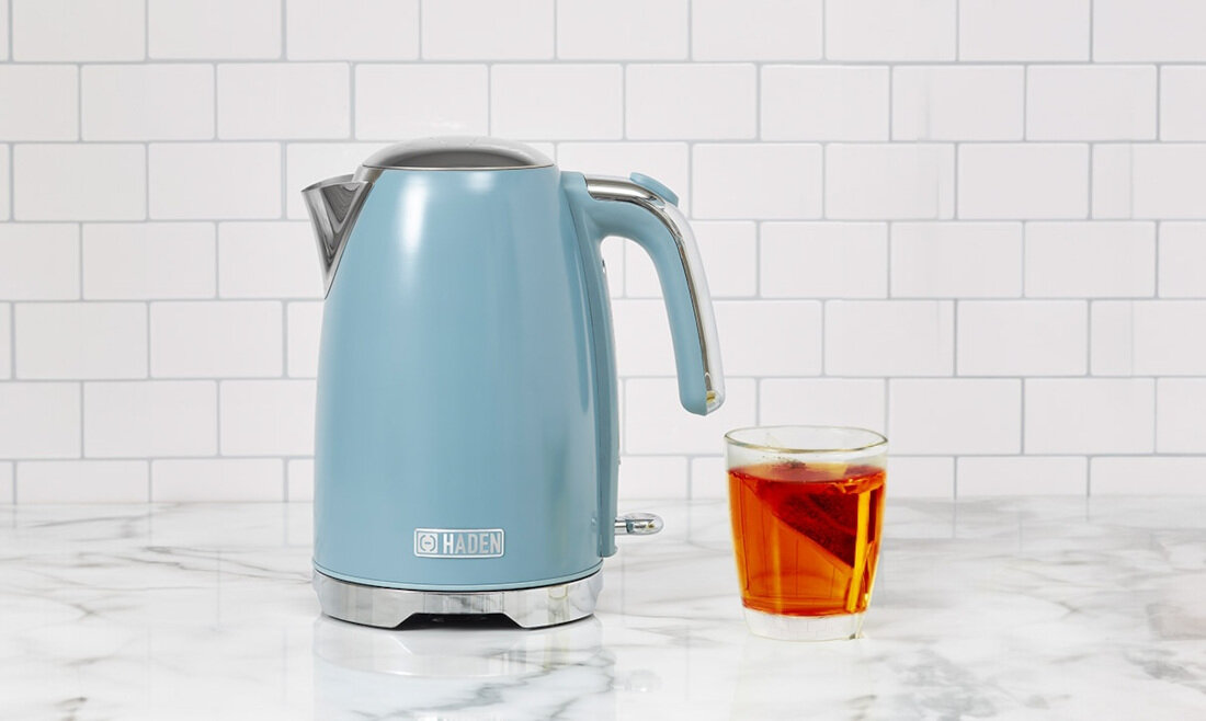 Czajnik HADEN Brighton HAD211842 Niebieski Więcej filiżanek na raz pojemność praktyczne rozwiązanie kawa herbata