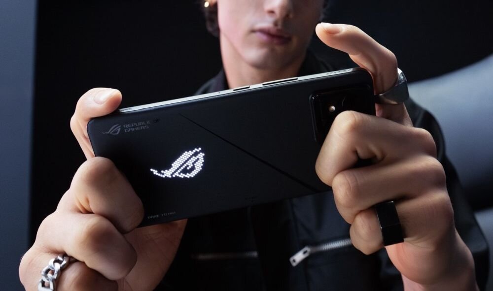 Smartfon ASUS ROG Phone 8 Pro    ekran bateria aparat procesor ram pamięć pojemność rozdzielczość zdjęcia filmy opis dane cechy blokady system łączność wifi bluetooth obudowa szkło odporność porty muzyka transfer sieć przekątna matryca waga czujniki oled amoled ips