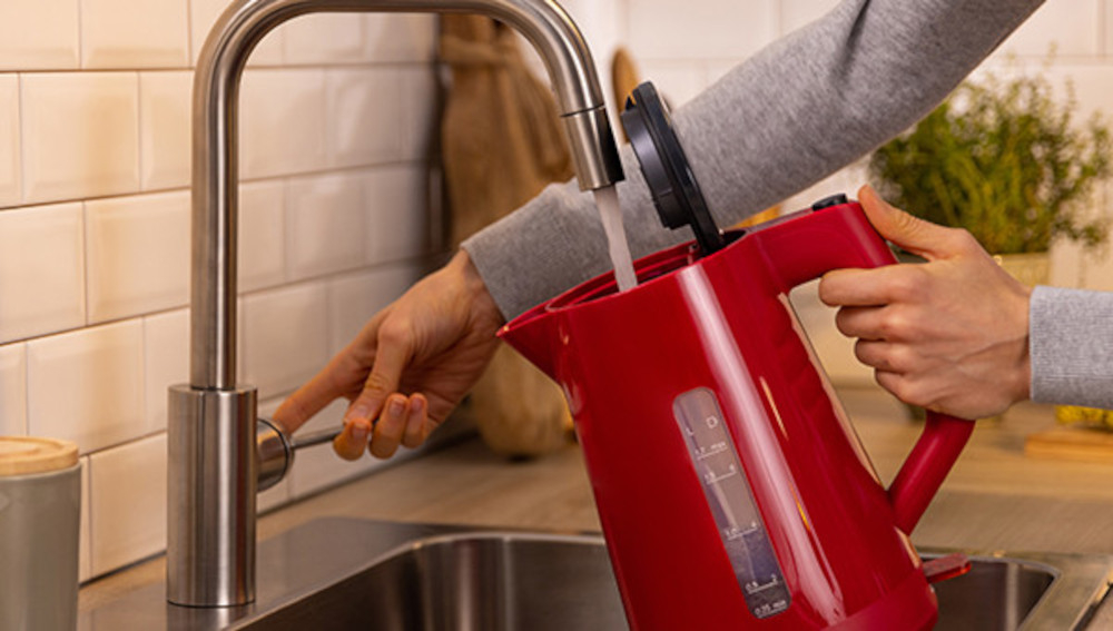 Czajnik BOSCH MyMoment TWK1M124  wygoda komfort użytkowanie korzystanie łatwe napełnianie wodą czyszczenie wnętrza smak herbata kawa