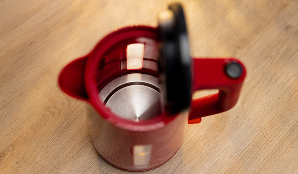 Czajnik BOSCH MyMoment TWK1M124  Zakryta grzałka płaskie dno czyszczenie wysoki standard higieny zanieczyszczenia