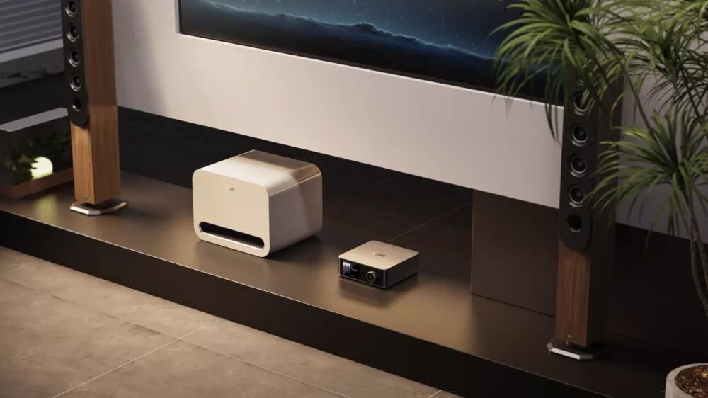 Subwoofer WIIM Sub Pro głęboki bas 8-calowy przetwornik 250W moc, subwoofer stojący na podwyższeniu w pomieszczeniu