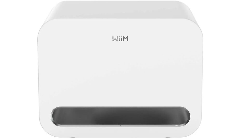 Subwoofer WIIM Sub Pro Wi-Fi 6E Bluetooth 5.3 RCA integracja sieciowa, subwoofer od frontu na białym tle