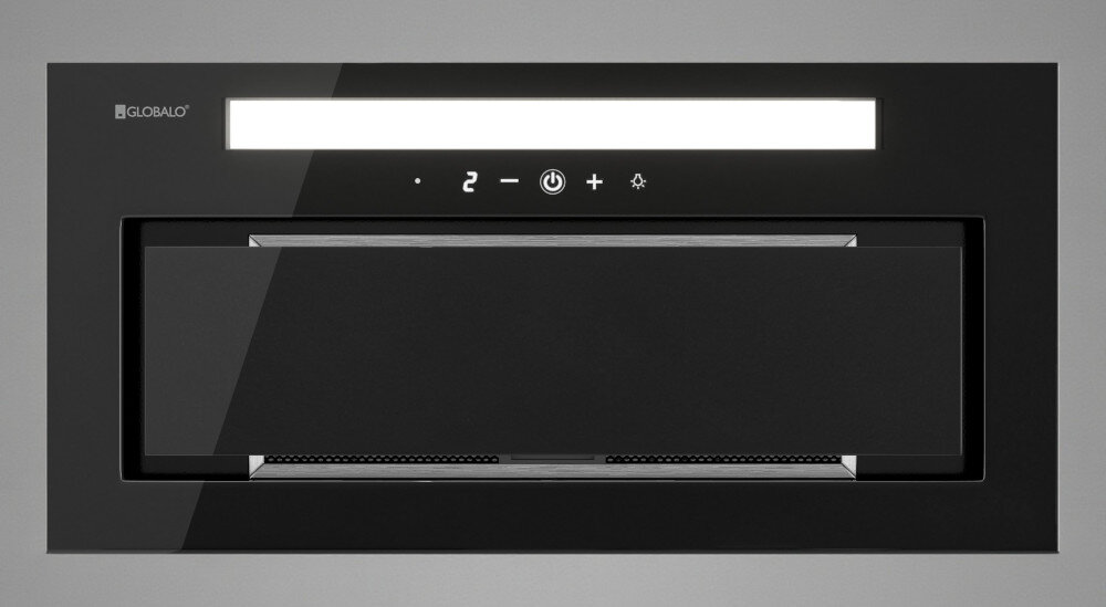 Czarny okap kuchenny z panelem sterowania, na którym widoczne są przyciski i cyfry. W lewym górnym rogu znajduje się logo \'GLOBALO\'.