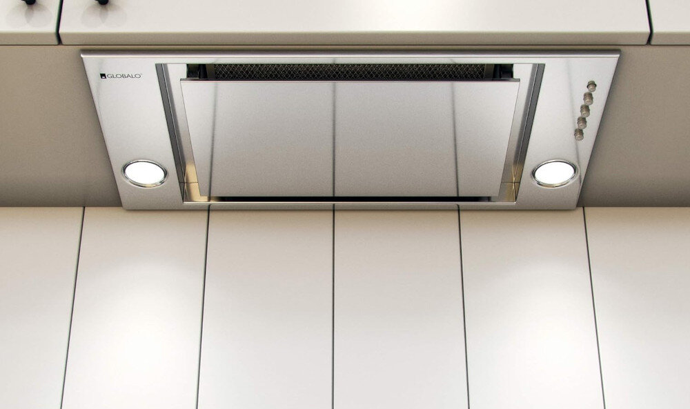 OKAP GLOBALO RETIO 60.2 INOX Na zdjęciu widoczny jest okap kuchenny do zabudowy, wykonany ze stali nierdzewnej. Okap ma prostą, geometryczną formę, dwa wbudowane punkty świetlne LED po bokach oraz panel sterowania z przyciskami po prawej stronie. Tło stanowią jasne, pionowe panele kuchenne, a sama zabudowa wygląda elegancko i minimalistycznie wysoka wydajność wysoka wydajność moc 525 m³/h czyste powietrze intensywne gotowanie usuwanie pary usuwanie tłuszczu usuwanie zapachów świeże powietrze trzy poziomy pracy regulacja siły wyciągu delikatna wentylacja intensywne oczyszczanie