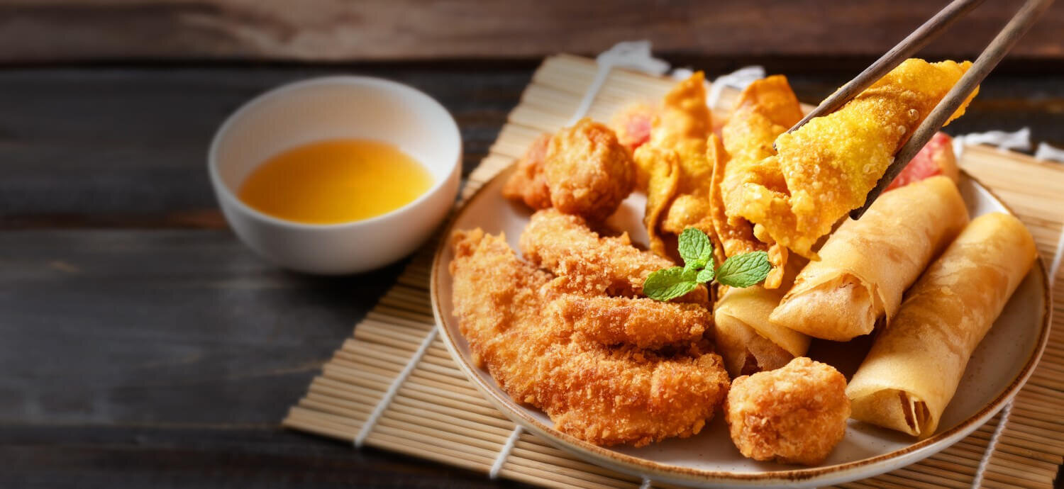 Sajgonki i panierowany kurczak smażony w Philips Ovi Stacked Dual Basket NA462/70.