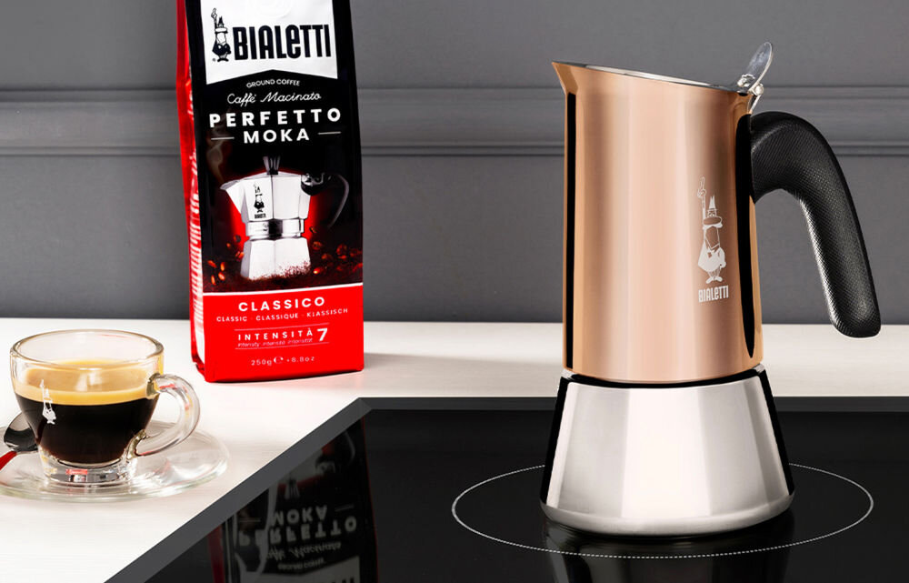 Kawiarka BIALETTI New Venus 6 TZ Miedziany 235 ml stylowy design optymalny smak kawy polerowana stal nierdzewna rączka z tworzywa sztucznego opływowy kształt pojemność 23m ml 6 filiżanek espresso kuchenki gazowe elektryczne ceramiczne indukcyjne 