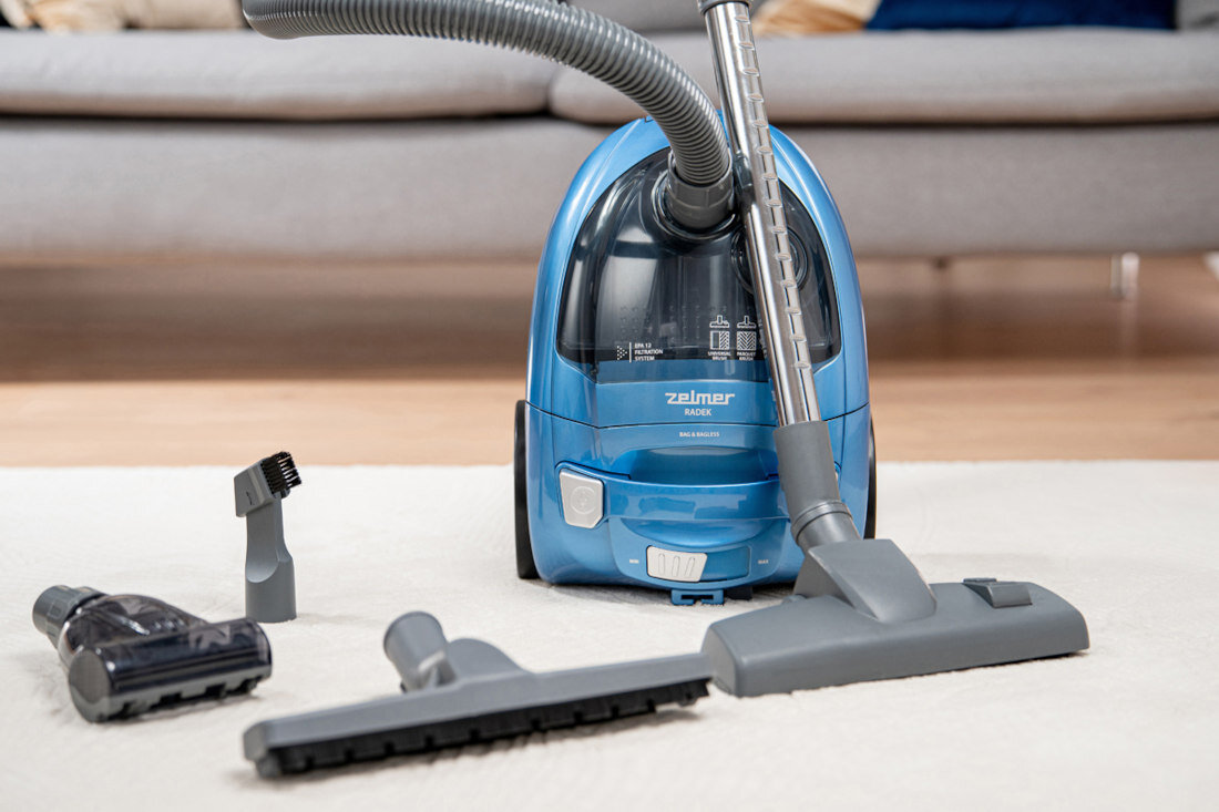 Odkurzacz ZELMER Radek ZVC032P Komfort sprzątania i bezpieczeństwo podłóg  Regulowana rura teleskopowa dostosowanie długość wzrost gumowe kółka ochrona podłogi łatwe, komfortowe i bezpieczne