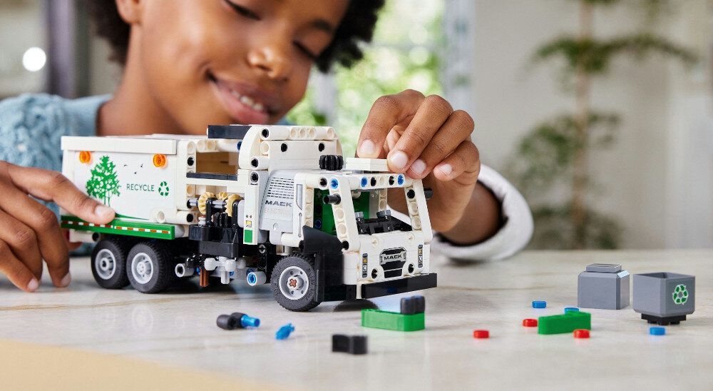 KLOCKI LEGO TECHNIC ŚMIECIARKA MACK LR ELECTRIC 42167 elektryczna zabawa model ruchomy