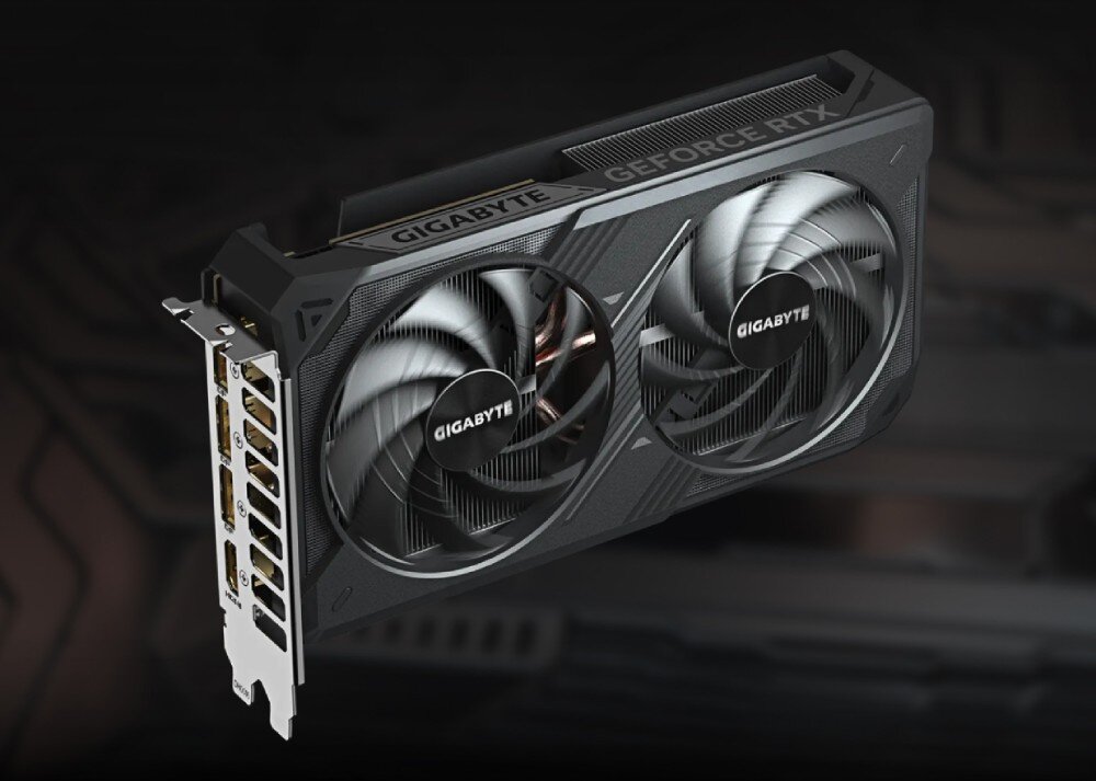 Karta graficzna GIGABYTE GeForce RTX 5060 Ti Windforce OC 8GB Ujęcie karty graficznej z widocznym wylotem ciepła, dwoma wentylatorami i tylnym panelem z portami, produkcja, obudowa, wielkość