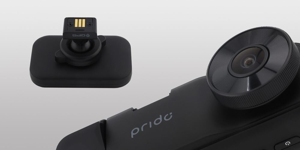 Na obrazie widoczny jest wideorejestrator z dużym obiektywem oraz osobny moduł z napisem \'GPS\'. Na urządzeniu znajduje się logo \'prido\'.