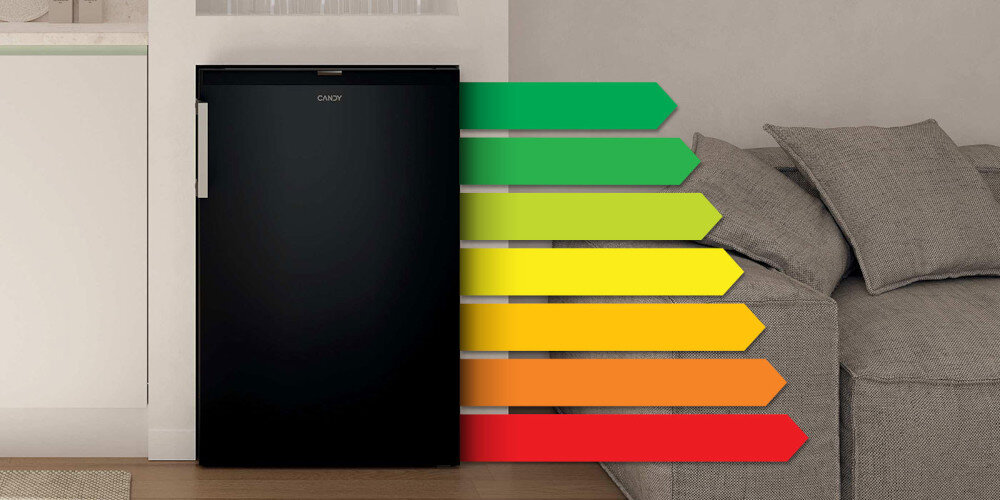 ZAMRAŻARKA CANDY CNUQ2L58EBH wizualizacja otwarta wnętrze klasy energetyczne z prawej strony ikona klasa energetyczna E oszczędność ekonomia ekologiczne rozwiązanie
