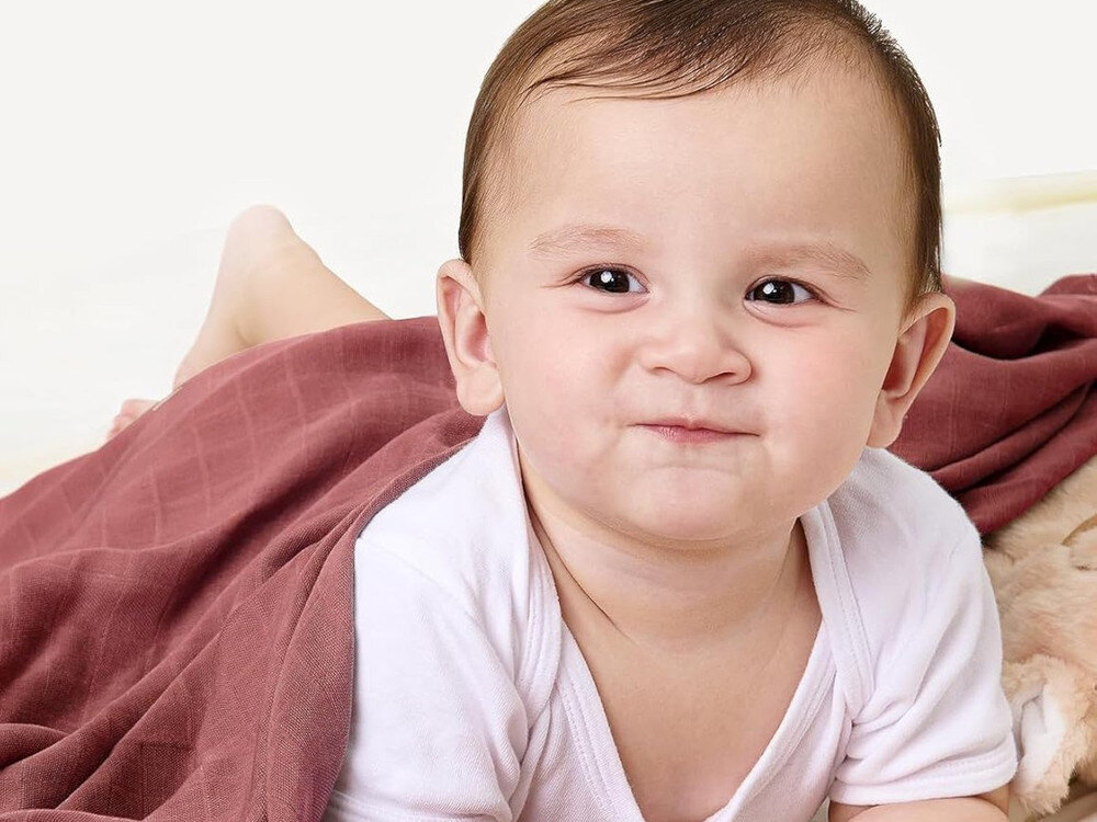 Zestaw otulaczy muślinowych MOMCOZY SJ003-Z200NB-B (4 szt.) rośnie z dzieckiem lekki kocyk podkład do przewijania prześcieradło do mini-łóżeczka osłona na wózek stylowy szal dla mamy