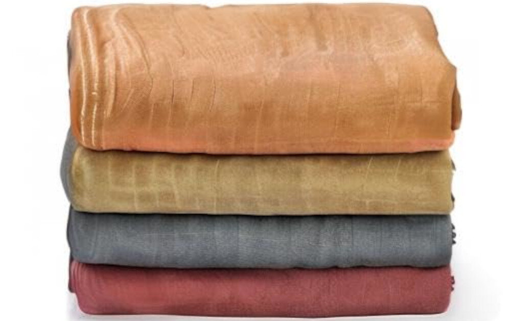 Zestaw otulaczy muślinowych MOMCOZY SJ007-MU00NB-A (4 szt.) łatwość pielęgnacji cztery otulacze w modnych kolorach i florystycznych wzorach dla chłopców, jak i dziewczynek Stylistycznie dopasowane wzory z tkaniny muślinowej  można je prać ręcznie lub w pralce w zimnej wodzie dla tkanin delikatnych suszyć na płasko