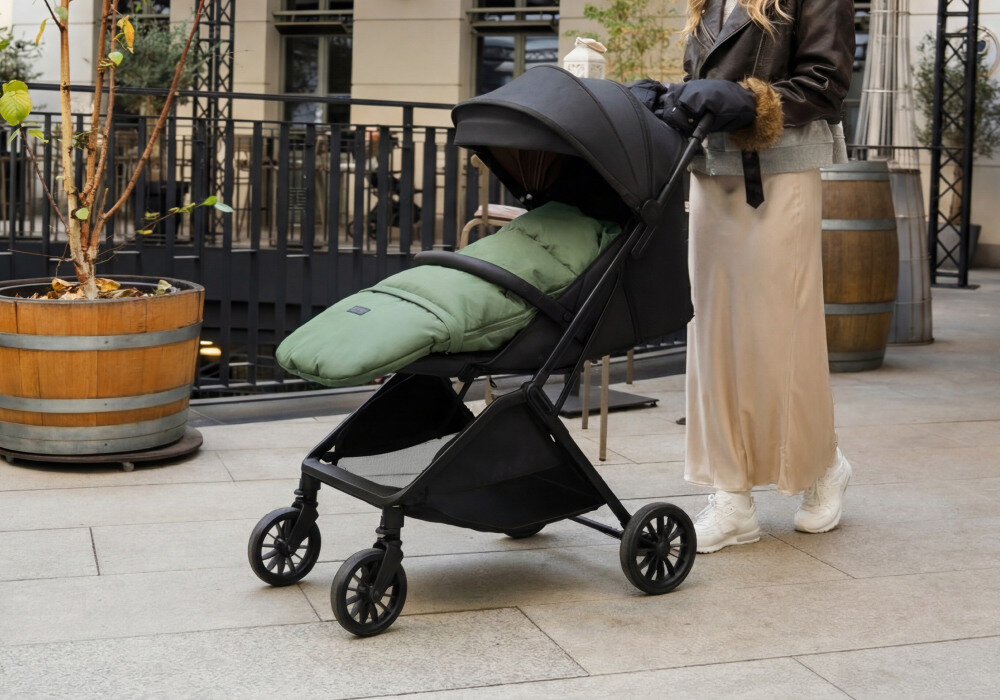 Śpiworek MOMI Sardi 2w1 Zielony Ciepło i wygoda praktyczny i stylowy gadżet jesienne i zimowe spacery ochronę przed zimnem, deszczem i wiatrem spacer