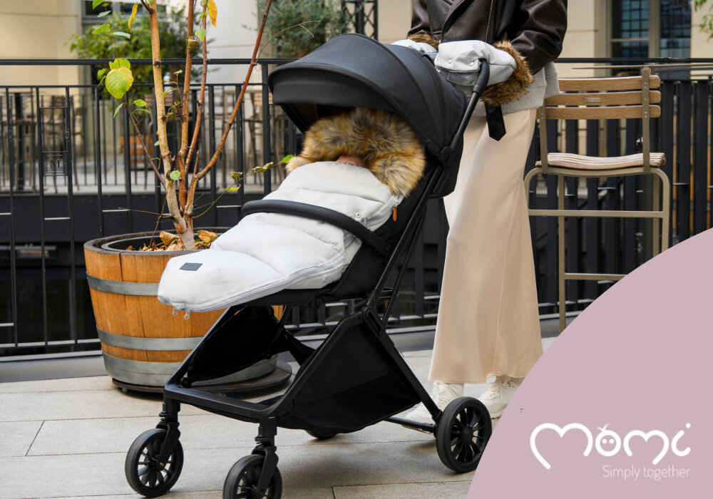 Śpiworek MOMI Cozy Szary wygląd design tło wizualizacja Komfort w każdym spacerze