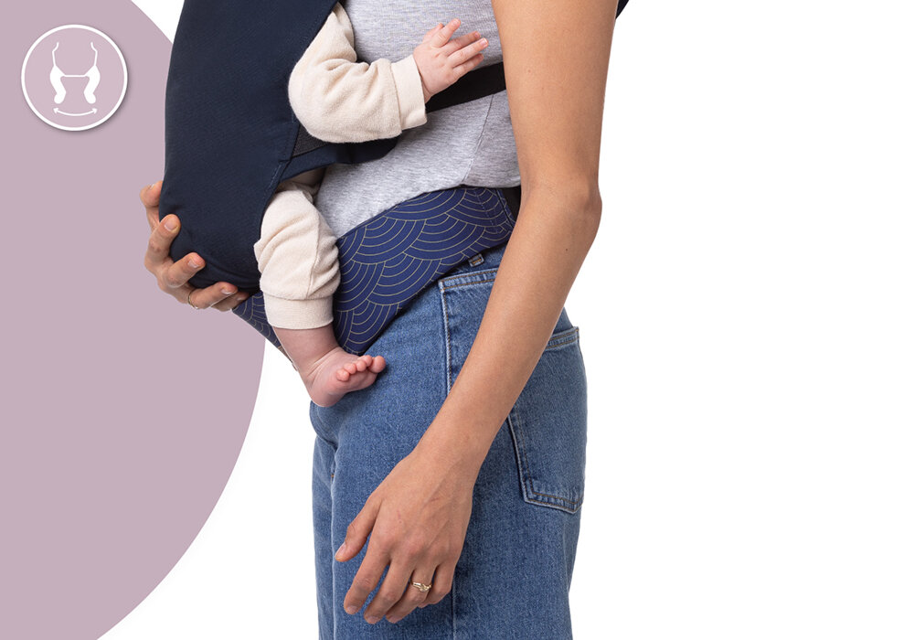 Nosidełko MOMI Collet Granatowy Bezpieczna pozycja dziecka szeroki, regulowany panel z podparciem główki  wspiera prawidłowe ułożenie nóżek w literę „M” Hipoalergiczna tkanina