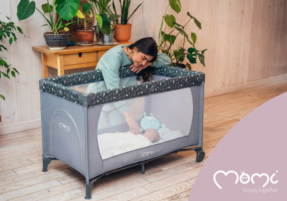 Łóżeczko turystyczne MOMI Belove Szary wygląd design tło wizualizacja Bliskość w nocy i w dzień