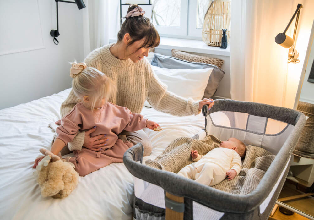 Łóżeczko MOMI Smart Bed 4W1 Szary 4 w 1 Nocne pobudki i karmienie  spokojną rutynę karmienia i odpoczynku w pierwszych miesiącach
