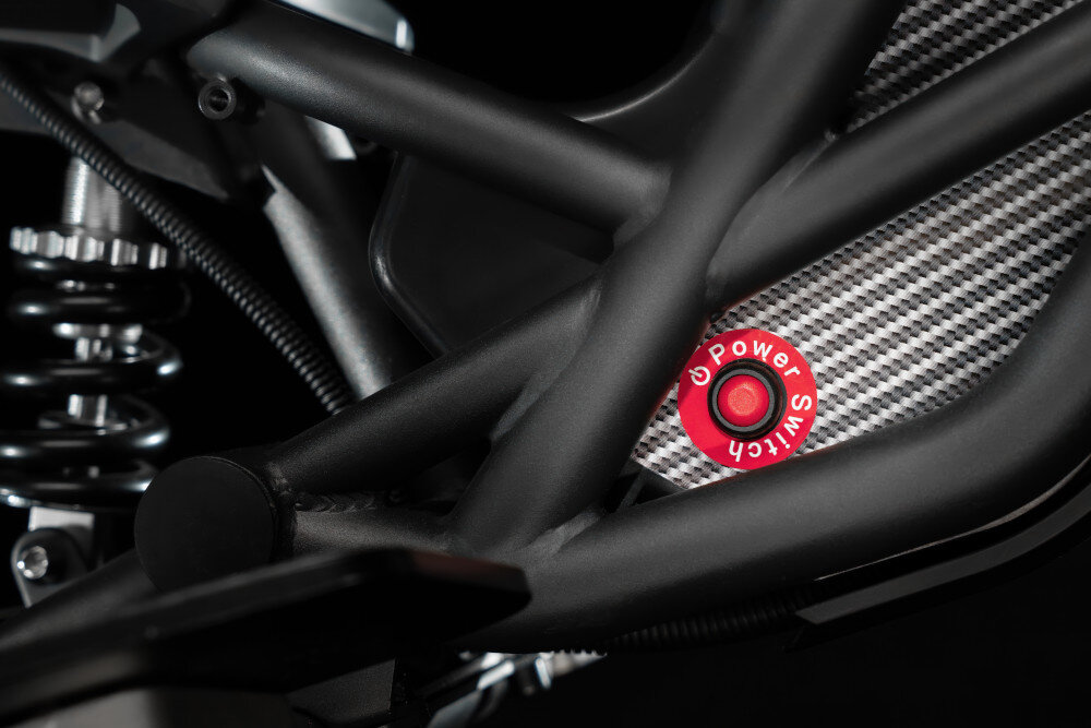 Hulajnoga elektryczna ACER PREDATOR Extreme GP.ESC11.010 Czarny 350-watowy silnik predkosc do 20 km/h imponujacy moment obrotowy 40 Nm pojazdy o nachyleniu terenu do 18 stopni moment szczytowy PEAK moc do 960 W