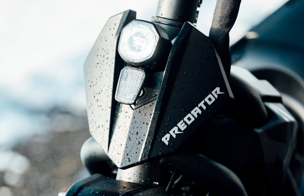 Hulajnoga elektryczna ACER PREDATOR Extreme GP.ESC11.010 Czarny przednie i tylne swiatla LED tylne swiatlo hamowania