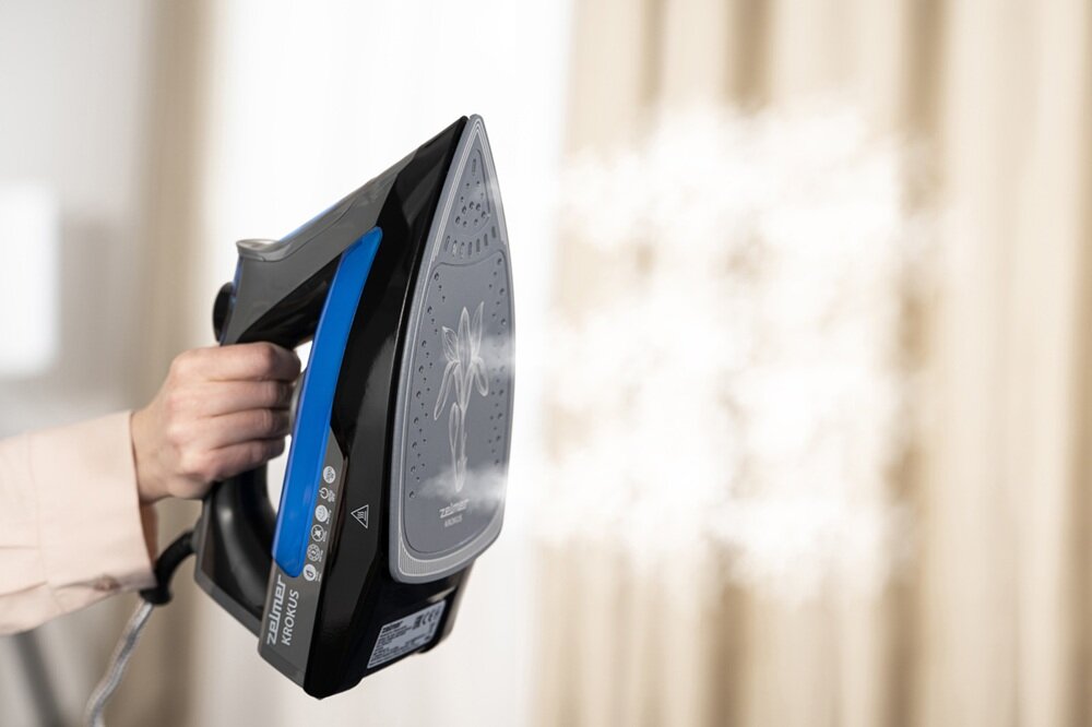 Żelazko ZELMER ZIR3220 Krokus funkcja pracowania pionowo, usuwanie zagnieceń, bezpieczeństwo