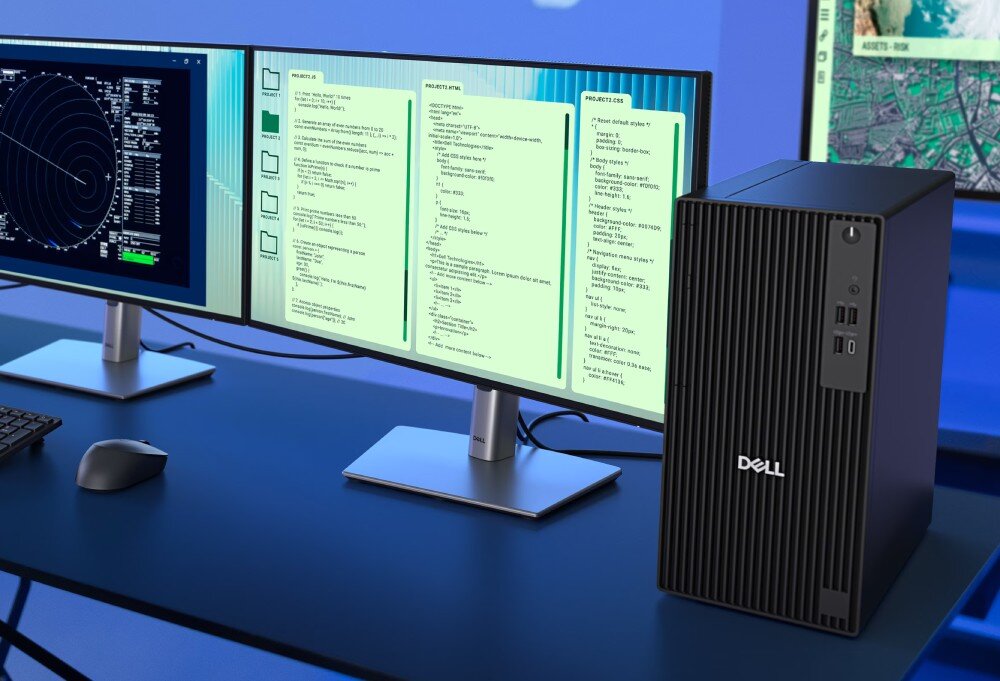 Komputer DELL Pro Tower QCT1250 Biurko w niebieskim pomieszczeniu na którym stoją dwa monitory i czarna jednostka centralna komputera z logo Dell na przednim panelu z pionowym żebrowaniem. Na ekranach widoczne są okna z kodem programistycznym oraz interfejs radarowy, opis