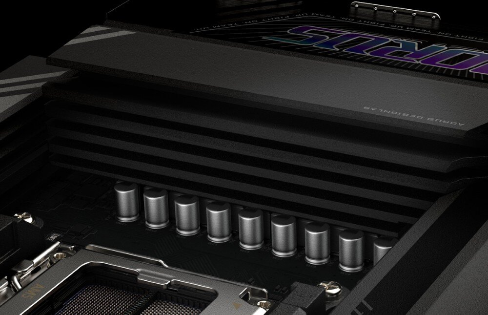 Płyta główna GIGABYTE X870E Aorus Elite WiFi7 Radiator sekcji zasilania z widocznymi kondensatorami na płycie głównej, chłodzenie, radiatory, ciepłowody, temperatura, przegrzanie