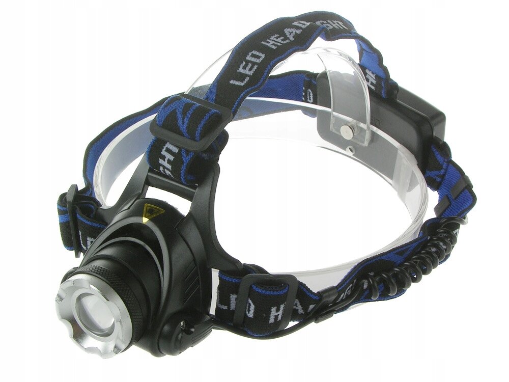 Na obrazie znajduje się czarna latarka czołowa z niebieskimi paskami, na których widnieje napis \'LED HEAD LIGHT\'.