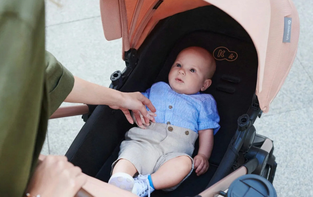 Wózek wielofunkcyjny KINDERKRAFT Moov 2 Air 4w1 Szary Duża gondola Obszerna gondola Miękka wkładka poczucie bezpieczeństwa od pierwszych chwil życia