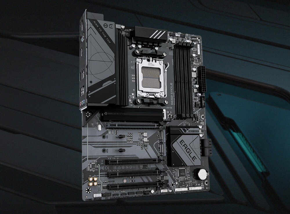 Komputer MAD DOG CORSAIR4000-A01WR32WP Płyta główna ustawiona przodem z metalowymi radiatorami i panelem portów, kompatybilność, interfejs, układ zasilania, dźwięk