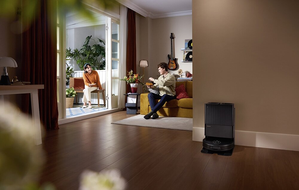 Robot sprzątający ROBOROCK Qrevo 5AE Czarny Twoje podłogi, jego zadanie wygląd design tło prezentacja wizualizacja