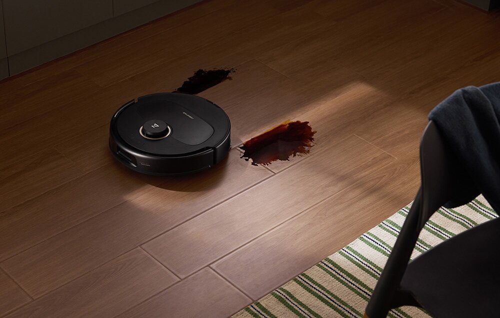 Robot sprzątający ROBOROCK Qrevo 5AE Czarny Zapomnij o plątaninie włosów spiralna szczotka boczna wykonanie guma dopasowuje się do każdej powierzchni szczotka główna, jak i boczna