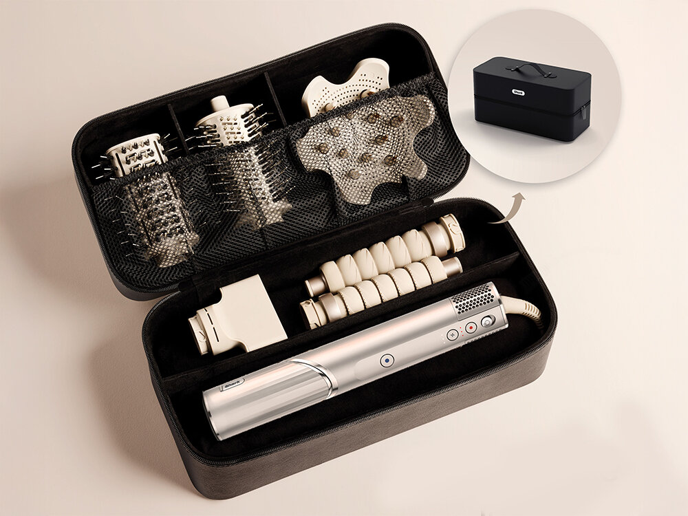 Suszarko-lokówka SHARK HD446SLEU Flexstyle Szary 30, 40 mm 1400 W  etui kuferek otwarty sprzęt wewnątrz beżowa suszarka końcówki jasne tło towarzysz podróży stylowy kuferek do przechowywania spakowanie suszarki ulubione końcówki gotowa na każde wyzwanie poczucie pewności świetny wygląd stylowe wygodne podróże 