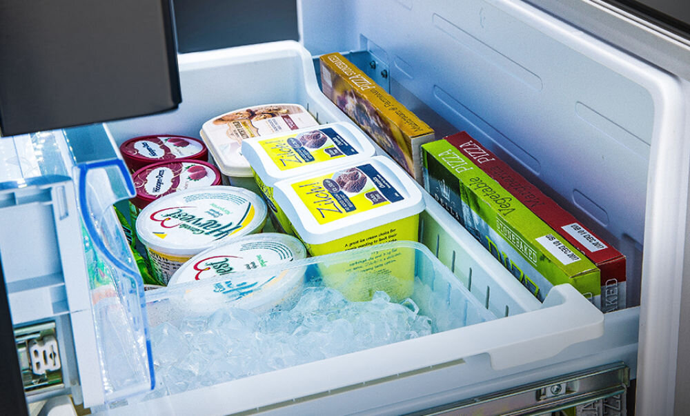 Lodówka HISENSE RF632N4GBE1 No Frost 200cm Czarne szkło szuflady zamrażalki prowadnice