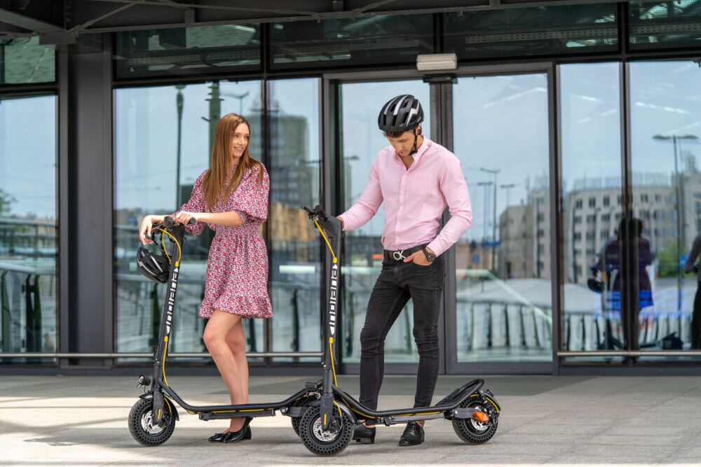 Hulajnoga elektryczna INDIANA ES1001 Czarny predkosc silnik