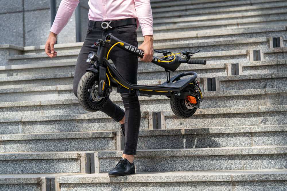 Hulajnoga elektryczna INDIANA ES1001 Czarny zlozona