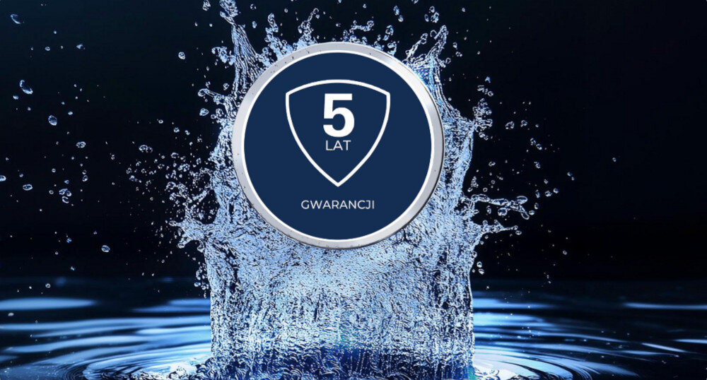 Zlewozmywak jednokomorowy z ociekaczem GROHE K200 31565SD1 Stal szlachetna 50x86 + bateria stojąca Eurosmart 3328100311 GROHE Na zdjęciu na tle dynamicznego rozprysku wody umieszczony jest okrągły, granatowy emblemat w srebrnej ramce. W środku widnieje biały symbol tarczy z napisem „5 LAT GWARANCJI”, podkreślający długość ochrony produktu jakość premium 5 lat gwarancji niezawodność trwałe komponenty