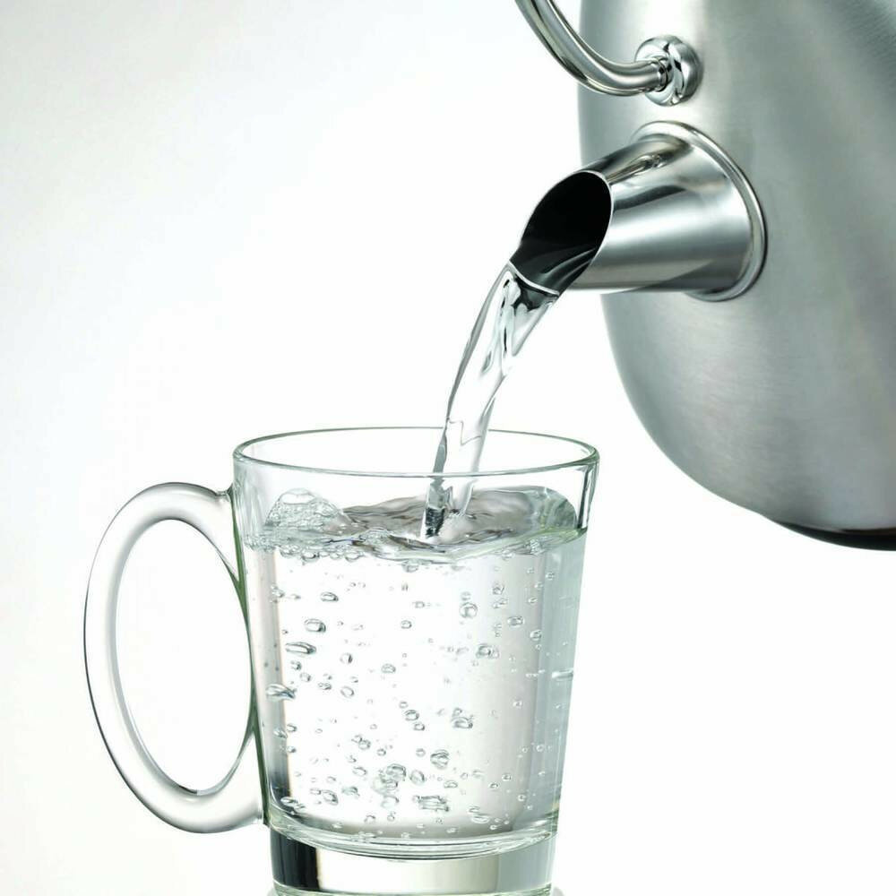 Czajnik MORPHY RICHARDS 102104 Czarny  