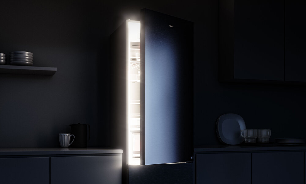 LODÓWKA TEKA RBF 88670 VAN GOGH NO FROST Lodówka z intensywnym oświetleniem LED po otwarciu drzwi. Jasne wnętrze ułatwia odnalezienie produktów oświetlenie LED jasne wnętrze energooszczędne podświetlenie dobra widoczność