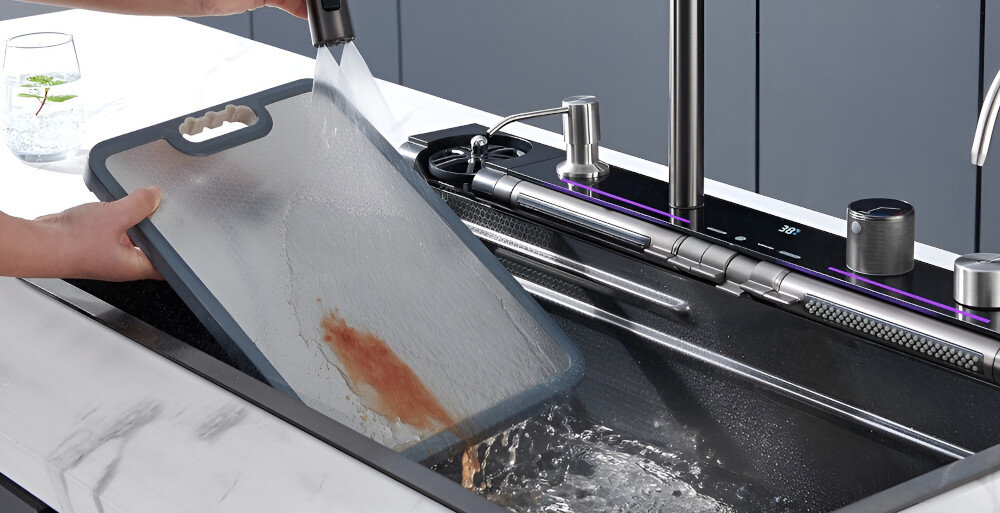 ZLEWOZMYWAK WIELOFUNKCYJNY BLIOTE Z WODOSPADAMI LUXURY wizualizacja dodatki przesuwna komora deska do krojenia komora z ociekczem akcesoria ociekcz 