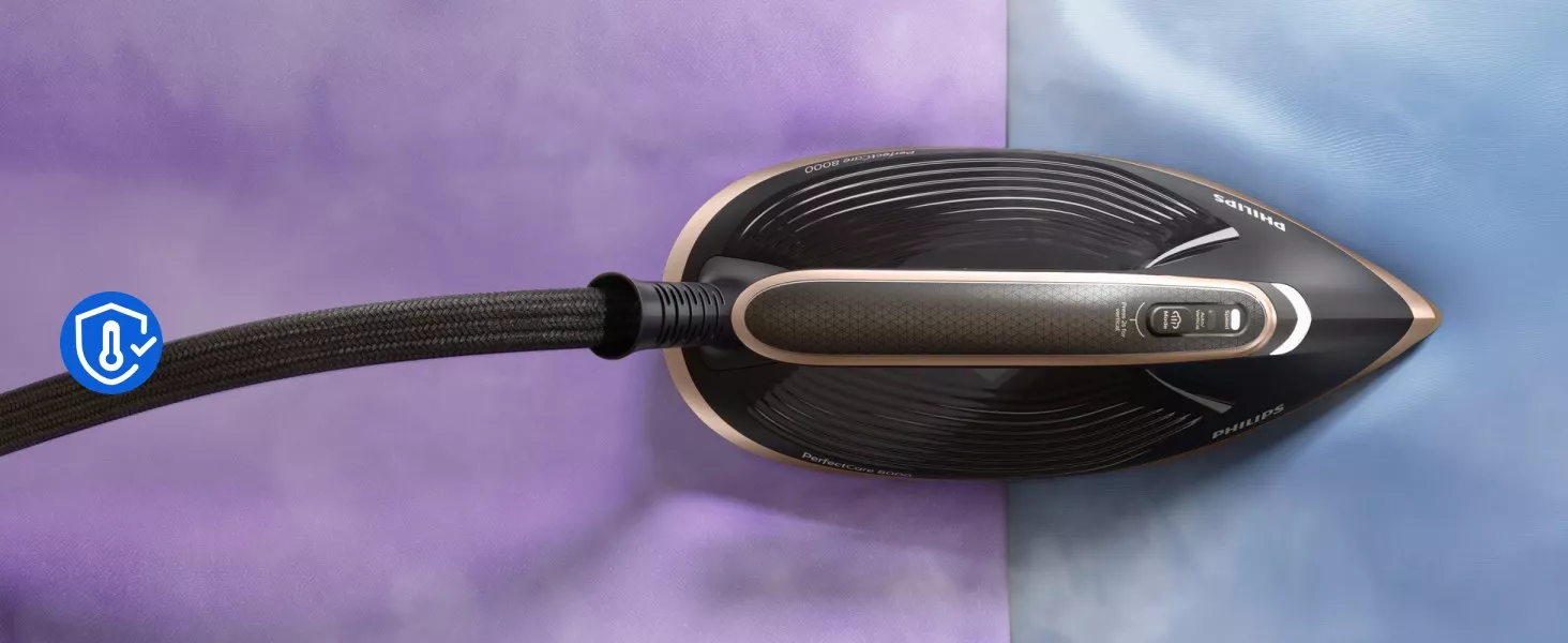 Zdjęcie przedstawia generator pary marki PHILIPS z widocznym logo i napisem \'PerfectCare 8000\'. Urządzenie leży na powierzchni w dwóch kolorach: fioletowym i niebieskim.