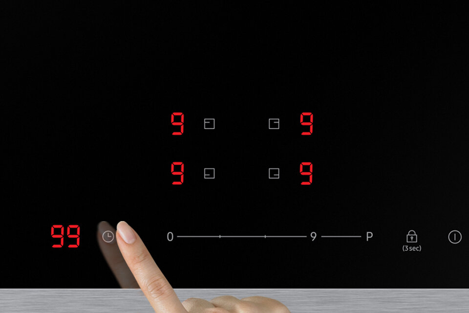 Czerwone ikonki na polu grzewczym płyty indukcyjnej Samsung NZ64T3707C1