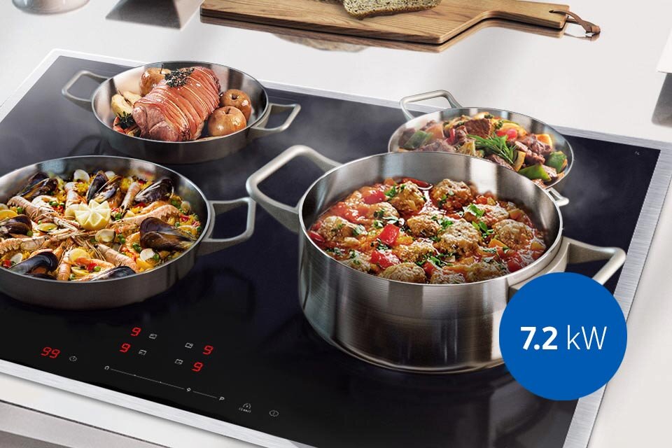 Cztery garnki na płycie indukcyjnej Samsung NZ64T3707C1