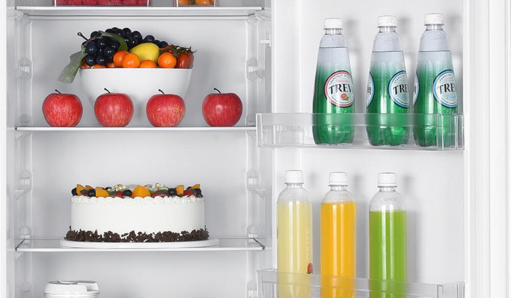 MPM-246-CJ-26 wnętrze drzwi lodówka pojemne eleganckie szklane półki produkty oświetlenie led balkoniki nabiał butelki