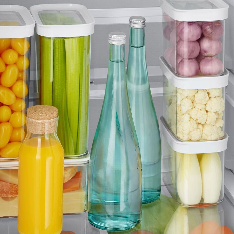 Półki w lodówce Samsung wykonane z trwałego szkła hartowanego