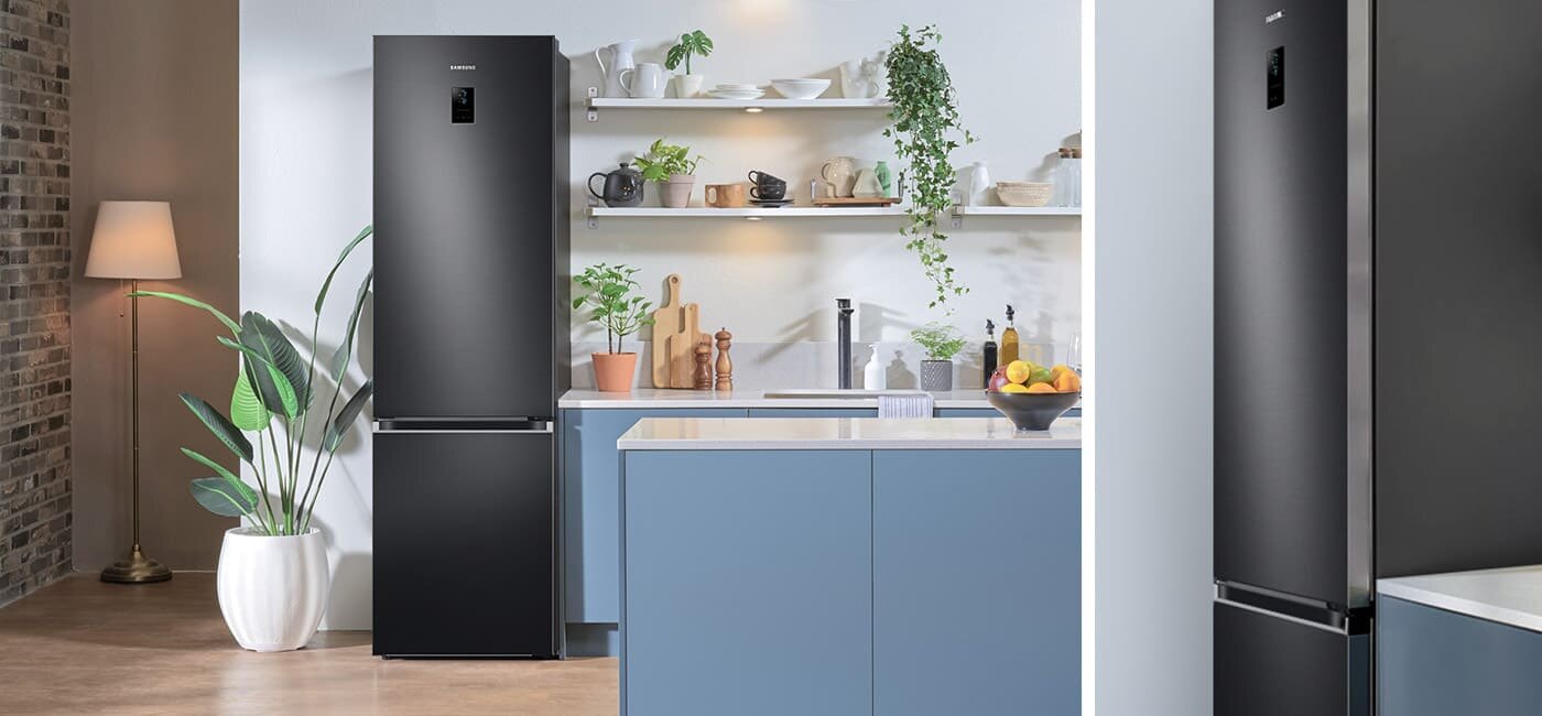 Nowocześnie zaaranżowana kuchnia z lodówką RB38C776CB1, którą możesz kupić w Media Expert