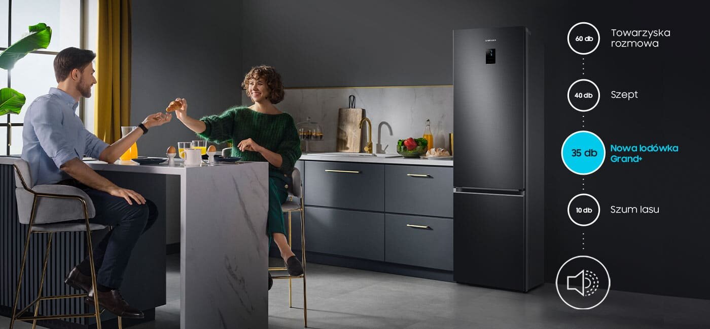 Nowoczesna kuchnia w ciemnych barwach z lodówką RB38C776CB1 oraz graficzna informacja, jak cicho działa urządzenie
