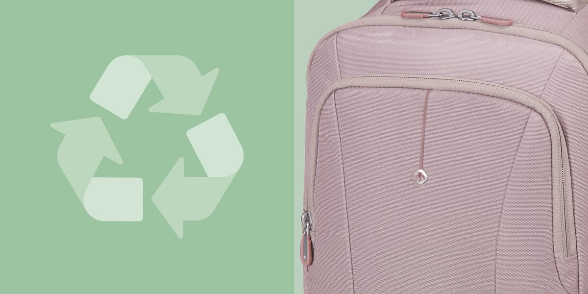 Plecak kabinowy SAMSONITE Guardit Classy 2.0 XS Stone Grey Szaro-różowy (Ryanair) Detale wykończenia plecaka obok symbolu recyklingu, wskazujące na wykonanie produktu z materiałów przyjaznych środowisku.