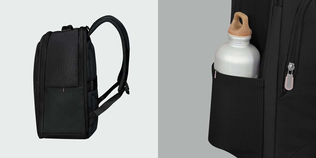Plecak kabinowy SAMSONITE Guardit Classy 2.0 XS Czarny (Ryanair) Profil plecaka prezentujący boczną elastyczną kieszeń z umieszczoną wewnątrz białą butelką na wodę.